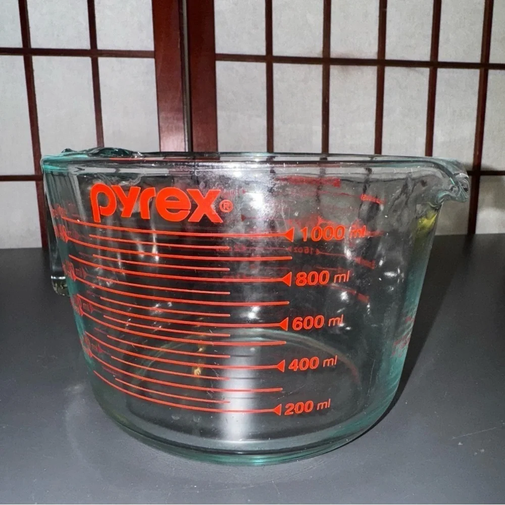 Pyrex 4 Cups 32 Oz 1000 ML 1 QT Large Clear Glass Measuring Bowl Cup Red USA - Picture 10 of 16